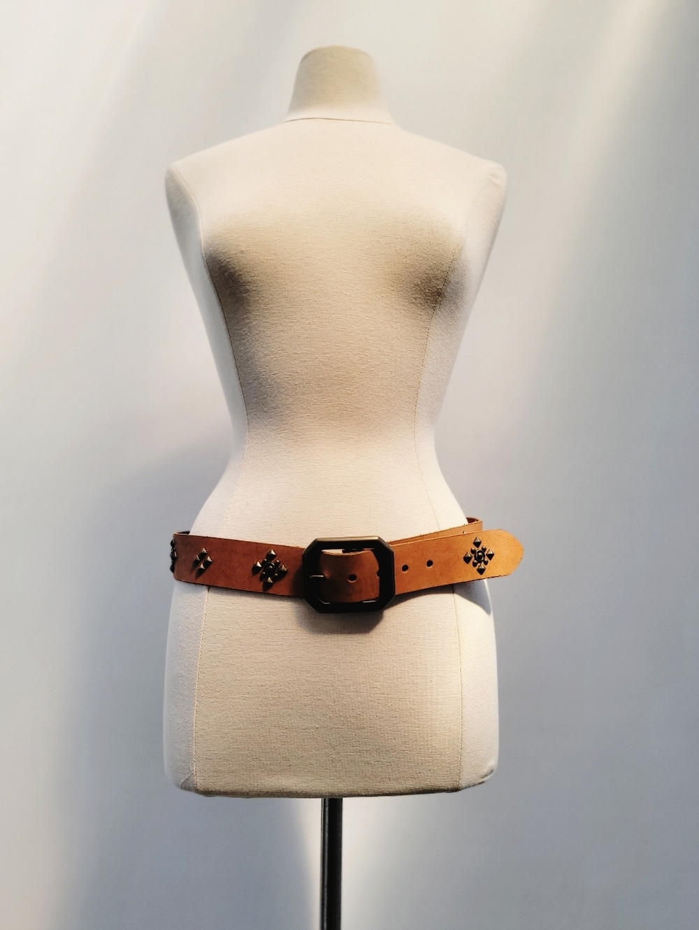 Banana Republic Brown Tan Leather Studded Boho Belt Size Medium Southwestern